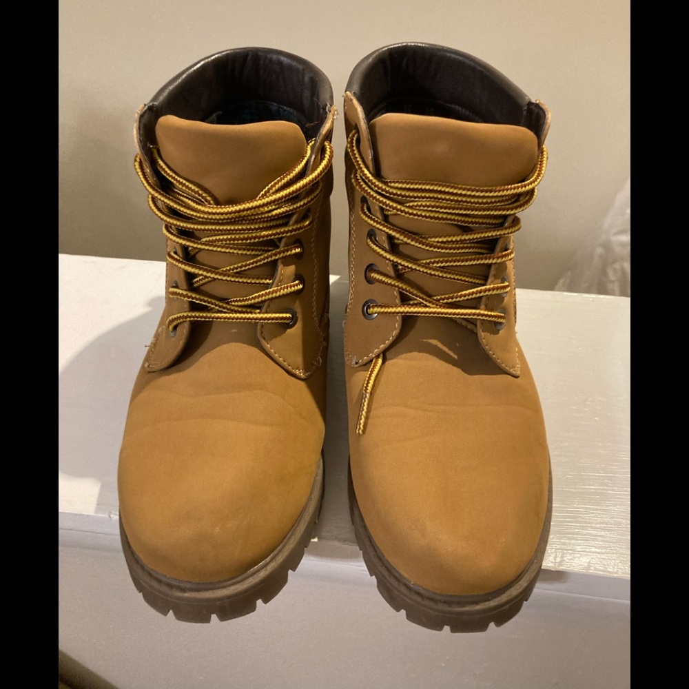 New Work Boots kids Child’s Deer Stags. Hiking Tan Size 4. Rebel Boot by Primark
